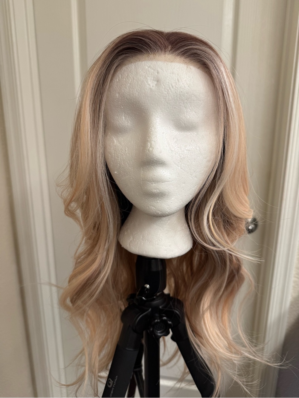 NWT Carkira Boss Crowns California Blondicot Wig - Picture 2 of 10